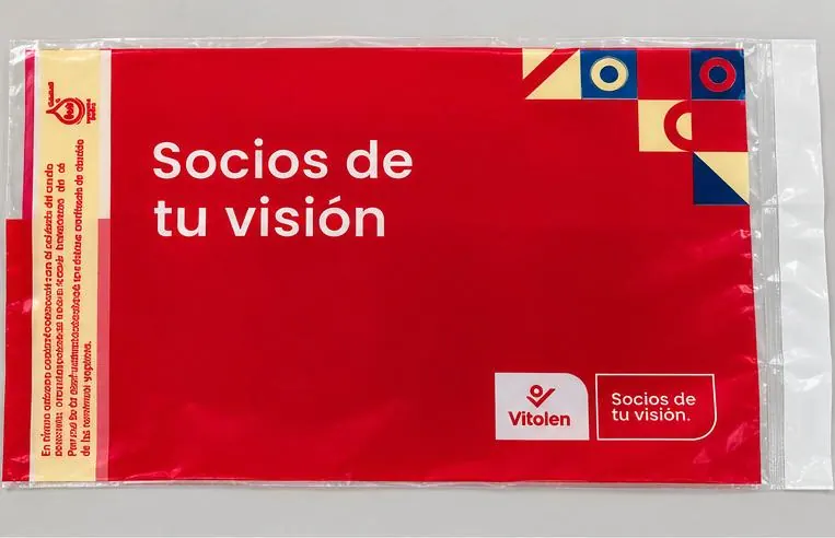 Sobre plástico impreso a todo color con solapa adhesiva